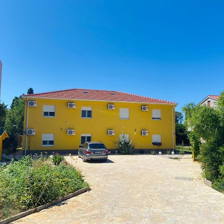 Spacious Apartment Close To The Sea In Kastel Luksic Каштела Экстерьер фото
