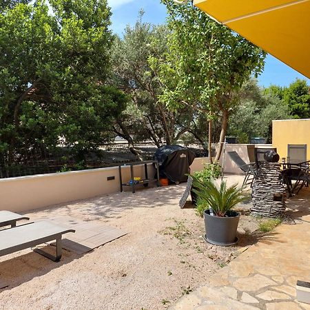 Spacious Apartment Close To The Sea In Kastel Luksic Каштела Экстерьер фото