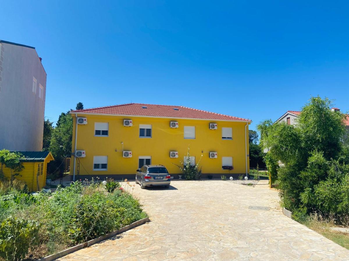 Spacious Apartment Close To The Sea In Kastel Luksic Каштела Экстерьер фото