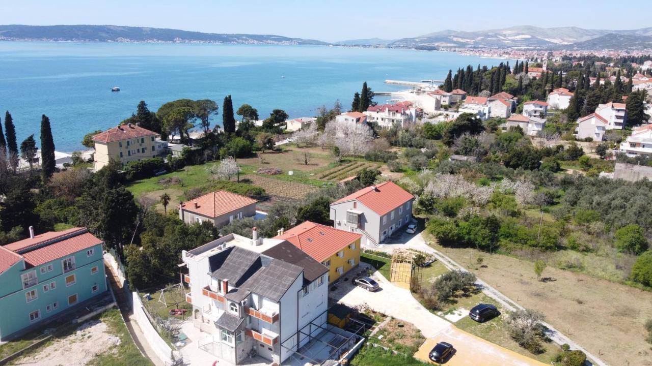Spacious Apartment Close To The Sea In Kastel Luksic Каштела Экстерьер фото