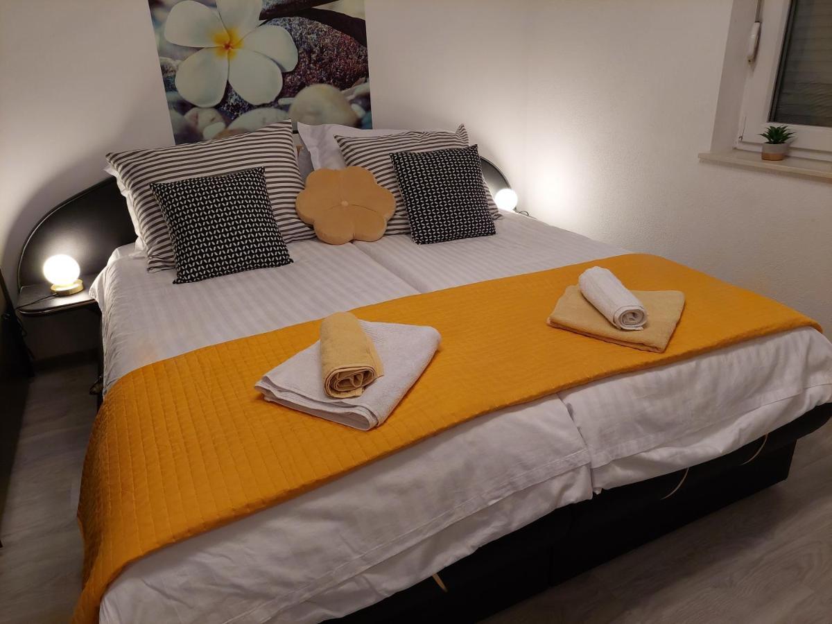 Spacious Apartment Close To The Sea In Kastel Luksic Каштела Экстерьер фото